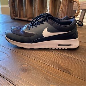 Nike navy blue tennis shoes